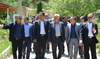 بازدید معاون توسعه مدیریت و منابع انسانی استانداری از باغ گیاهان دارویی همدان