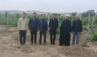 بازدید میدانی رئیس مرکز و نماینده ولی‌فقیه از ایستگاه تحقیقات انگور ملایر