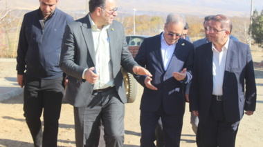 بازدید معاون وزیر جهاد کشاورزی و رییس سازمان تات از اراضی ایستگاه تحقیقاتی گردوی کرزان در شهرستان تویسرکان