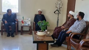 دیدار مسئول زکات شهرستان همدان با رئیس مرکز تحقیقات و آموزش کشاورزی و منابع طبیعی استان همدان